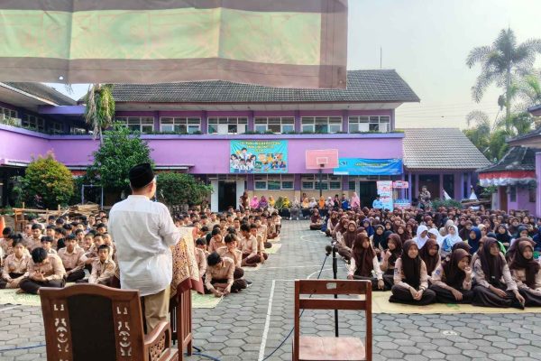 Penyuluh KUA Godean Laksanakan BRUS di SMPN 1 Godean, Tekankan Pentingnya Ilmu untuk Dunia dan Akhirat